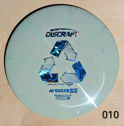 Discraft Avenger SS disc golf disc on a wooden surface