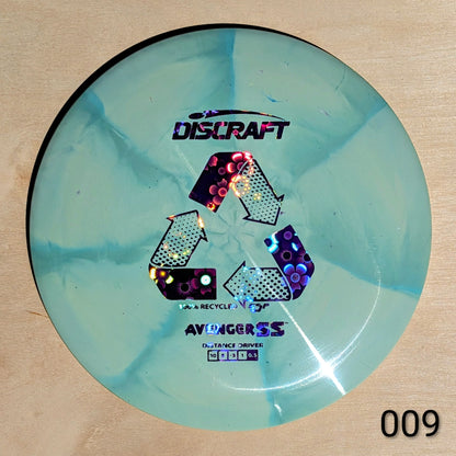 Discraft Avenger SS disc golf disc on a beige background
